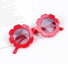 Load image into Gallery viewer, Flower Sunglasses for Kids and Toddlers, Eyewear for Babies, Child Sunglasses.
